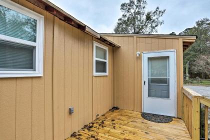 Studio with Outdoor Shower 6 Mi to Ocean Isle Beach! - image 3