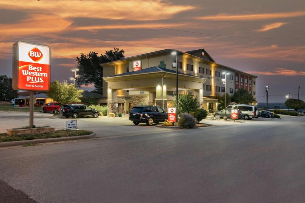 Best Western Plus Shamrock Inn & Suites - main image