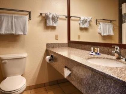 Best Western Plus Shamrock Inn & Suites - image 7