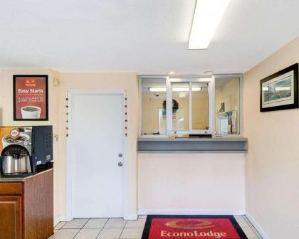 Econo Lodge Sharon - image 7