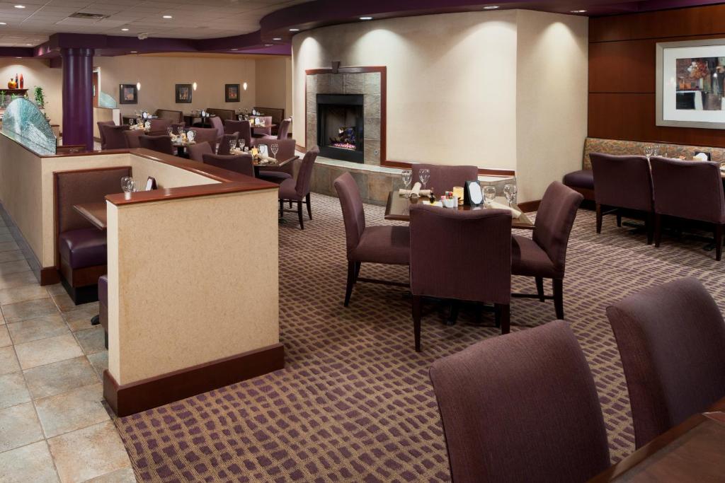 DoubleTree Suites by Hilton Cincinnati – Blue Ash - image 2