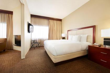 DoubleTree Suites by Hilton Cincinnati – Blue Ash - image 7