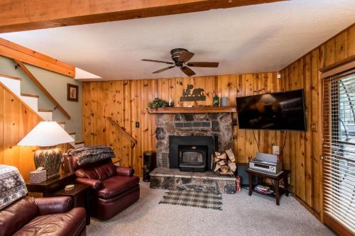 Shaver Village Chalet - image 3