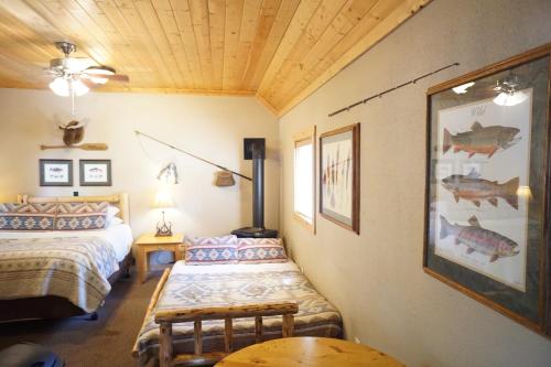 Shaver Lake Village Hotel - image 3