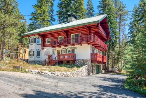 Vienna Villa - 3 Bed 3 Bath Vacation home in Shaver Lake - main image