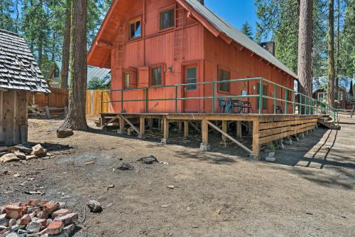 Cozy Choice Wood Cabin- 5 Minutes from Shaver Lake - image 2