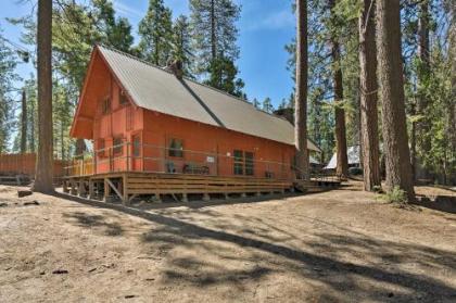 Cozy Choice Wood Cabin- 5 Minutes from Shaver Lake - image 4