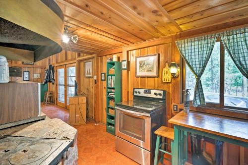 Cozy Choice Wood Cabin- 5 Minutes from Shaver Lake - image 5