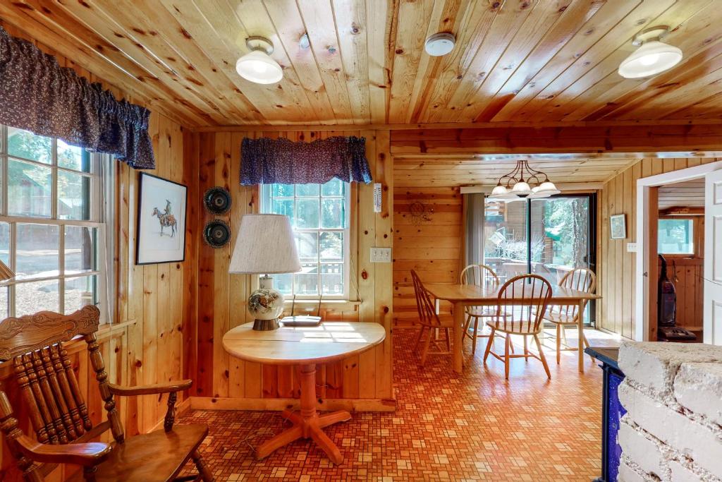 Knobloch Cabin - image 6