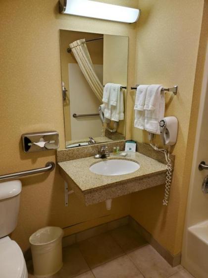 Boarders Inn & Suites by Cobblestone Hotels - Shawano - image 12