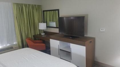 Hampton Inn & Suites Kansas City-Merriam - image 16