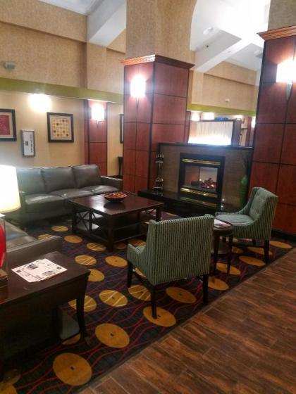 Hampton Inn & Suites Kansas City-Merriam - image 18