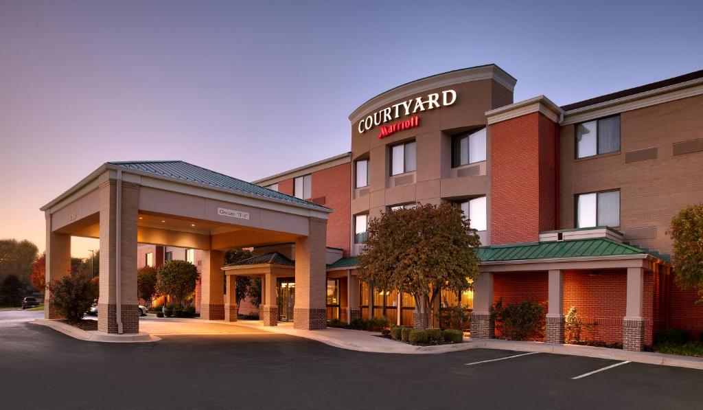 Courtyard by Marriott Kansas City Shawnee - main image