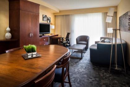 Courtyard by Marriott Kansas City Shawnee - image 10