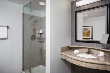 Courtyard by Marriott Kansas City Shawnee - image 7