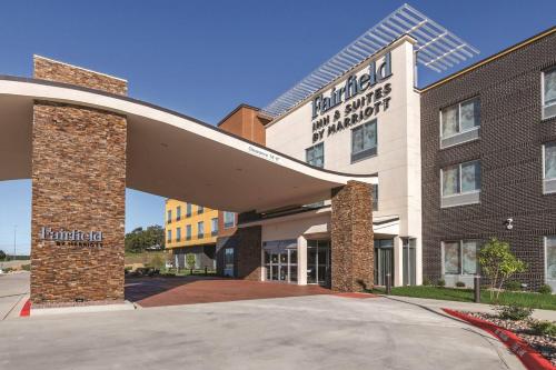 Fairfield Inn & Suites by Marriott Kansas City Shawnee - main image