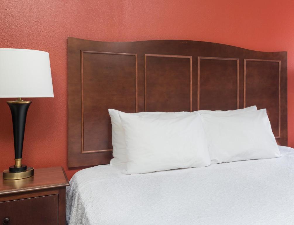 Hampton Inn Shawnee - image 3