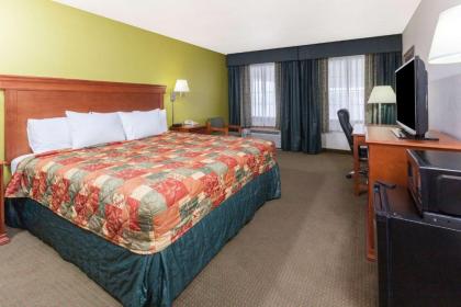 Days Inn by Wyndham Shawnee - image 3