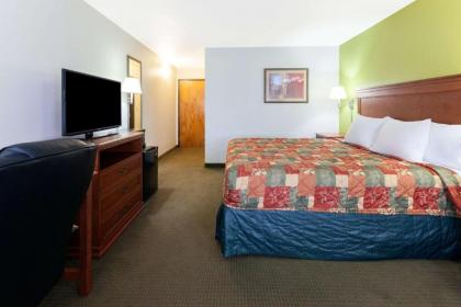 Days Inn by Wyndham Shawnee - image 9