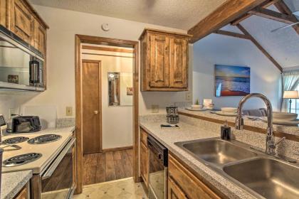 Stylish Condo Less Than 10 Mi to Downtown Kansas City - image 10