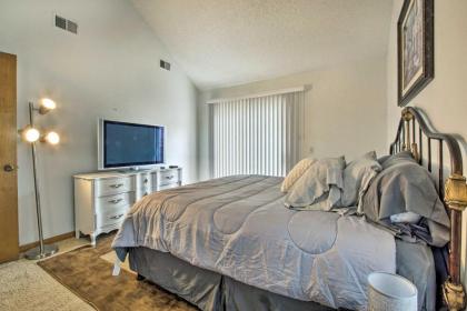 Stylish Condo Less Than 10 Mi to Downtown Kansas City - image 13