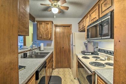 Stylish Condo Less Than 10 Mi to Downtown Kansas City - image 9