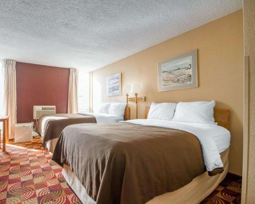 Econo Lodge Sheboygan - image 4