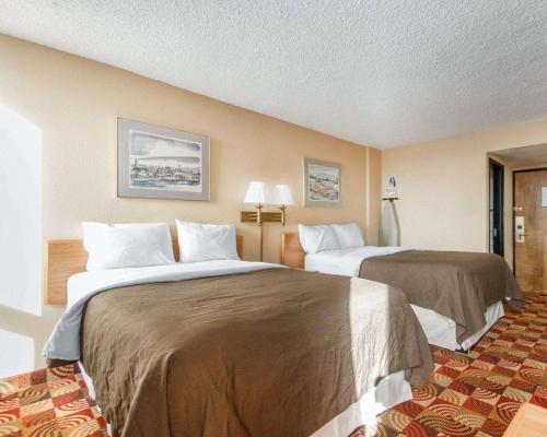 Econo Lodge Sheboygan - image 5