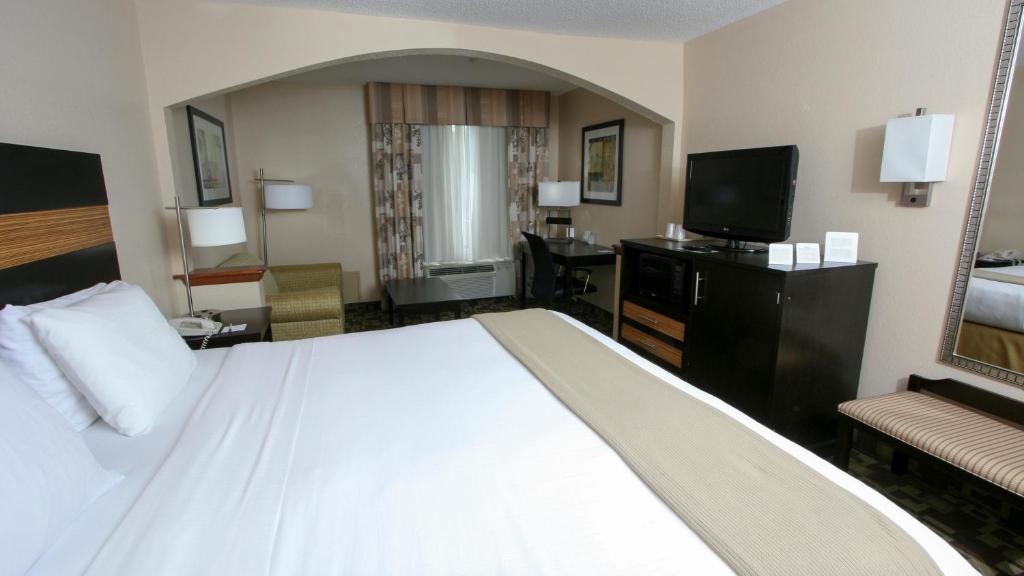 Country Inn & Suites by Radisson Shelby NC - image 4