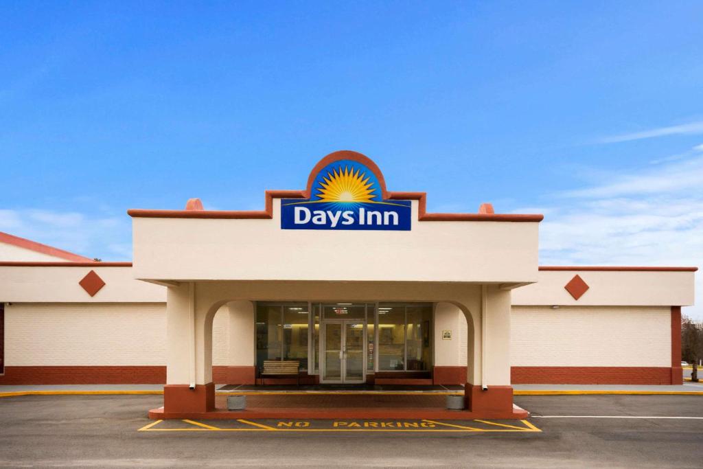 Days Inn by Wyndham Shelby - main image