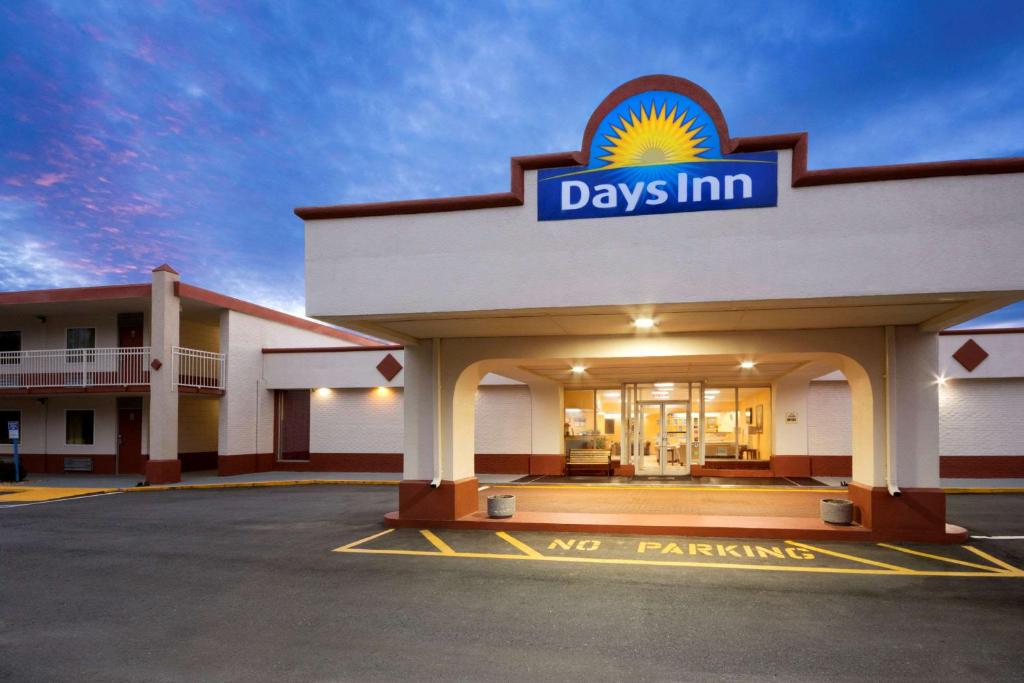 Days Inn by Wyndham Shelby - image 6