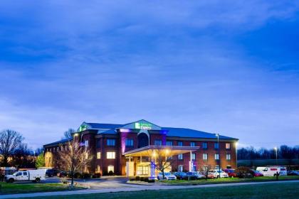 Holiday Inn Express & Suites Shelbyville an IHG Hotel - image 10