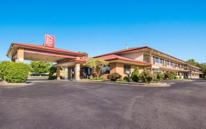 Red Roof Inn Shelbyville - image 13