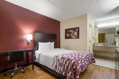 Red Roof Inn Shelbyville - image 15