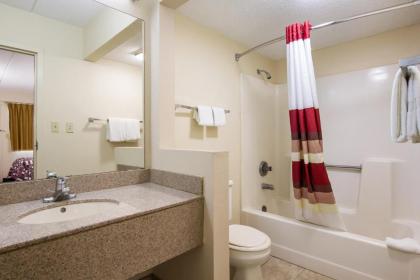 Red Roof Inn Shelbyville - image 3