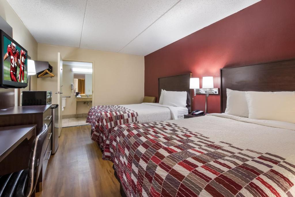 Red Roof Inn Shelbyville - image 4