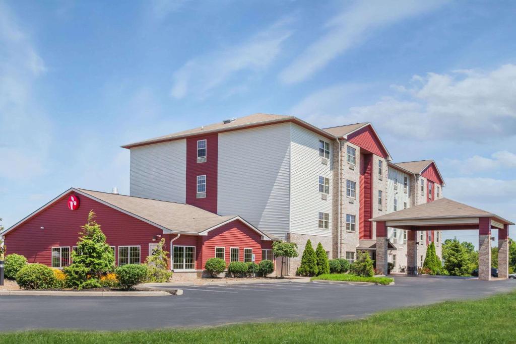 Ramada by Wyndham Shelbyville/Louisville East - main image