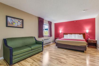 Econo Lodge Shelbyville - image 12