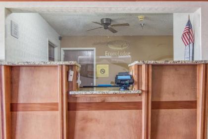 Econo Lodge Shelbyville - image 4