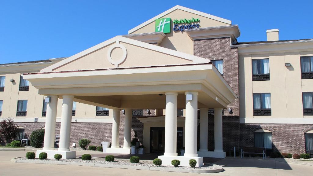 Holiday Inn Express Hotel & Suites Shelbyville an IHG Hotel - main image