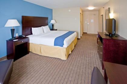 Holiday Inn Express Hotel & Suites Shelbyville an IHG Hotel - image 15