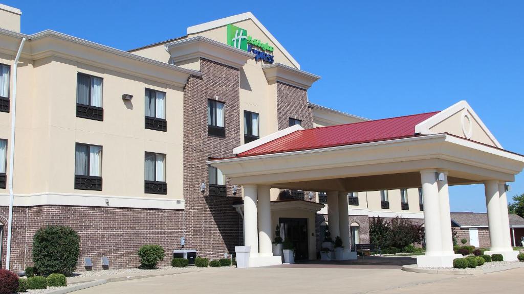 Holiday Inn Express Hotel & Suites Shelbyville an IHG Hotel - image 6