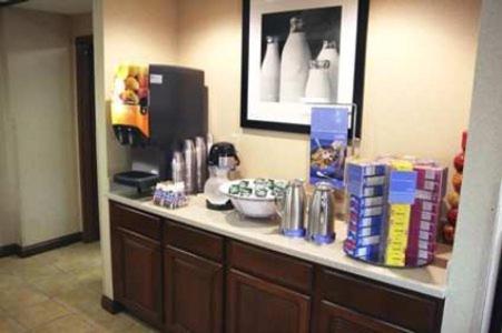 Hampton Inn Shelbyville - image 6