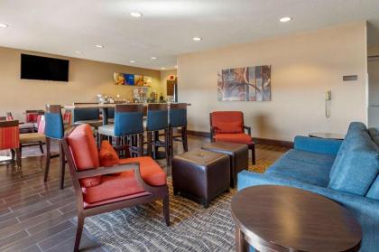 Comfort Inn Shelbyville North - image 3