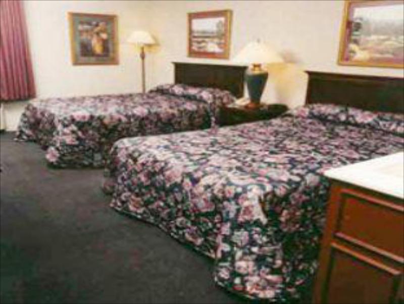 Quality Inn & Suites Shelbyville I-74 - image 6