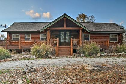 Huge Log Cabin with Deck   5 mins to table Rock Lake