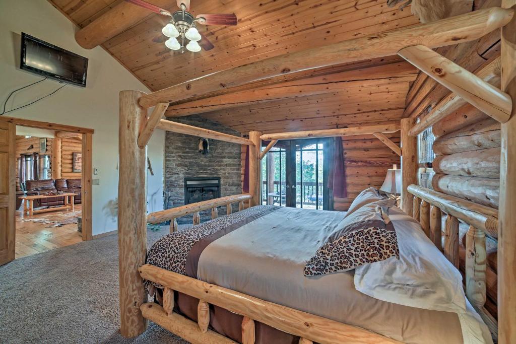 Huge Log Cabin with Deck - 5 Mins to Table Rock Lake! - image 5