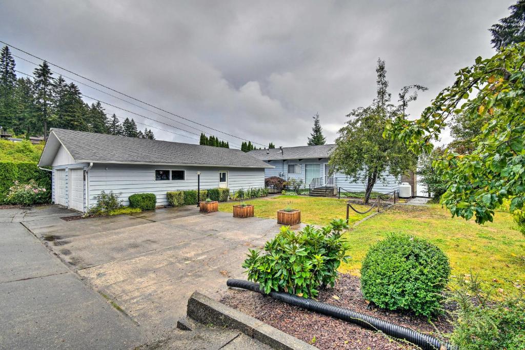 Beachfront Family Home with Views Hike and Fish! - image 5