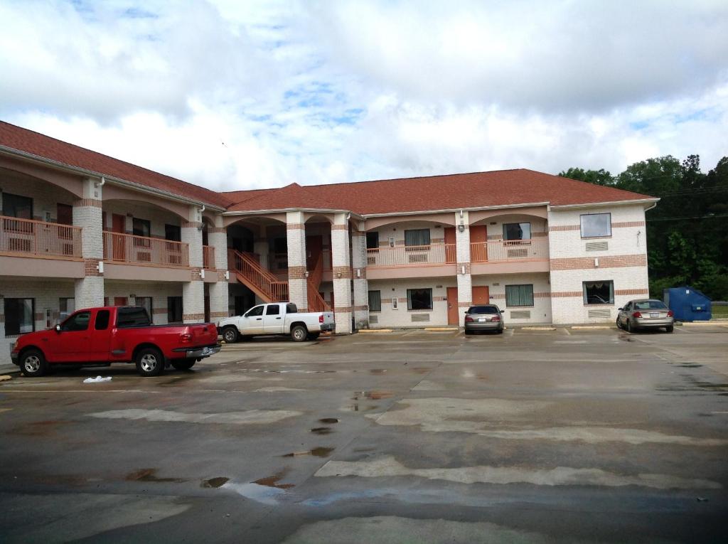 Executive Inn & Suites - main image