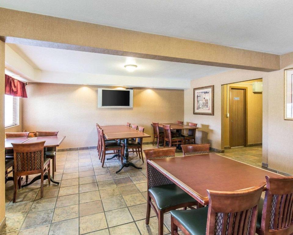 Quality Inn Sheridan - image 5